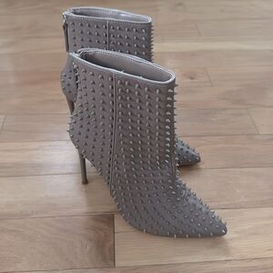 Steve Madden | Vapor Mocha Ankle Booties | Spike Heel | Size 7